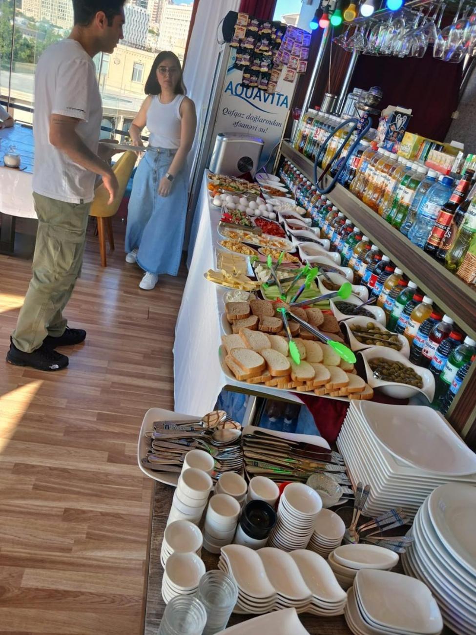 Avi Hotel Baku Eksteriør bilde