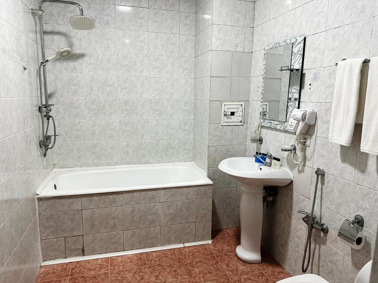 Avi Hotel Baku Eksteriør bilde