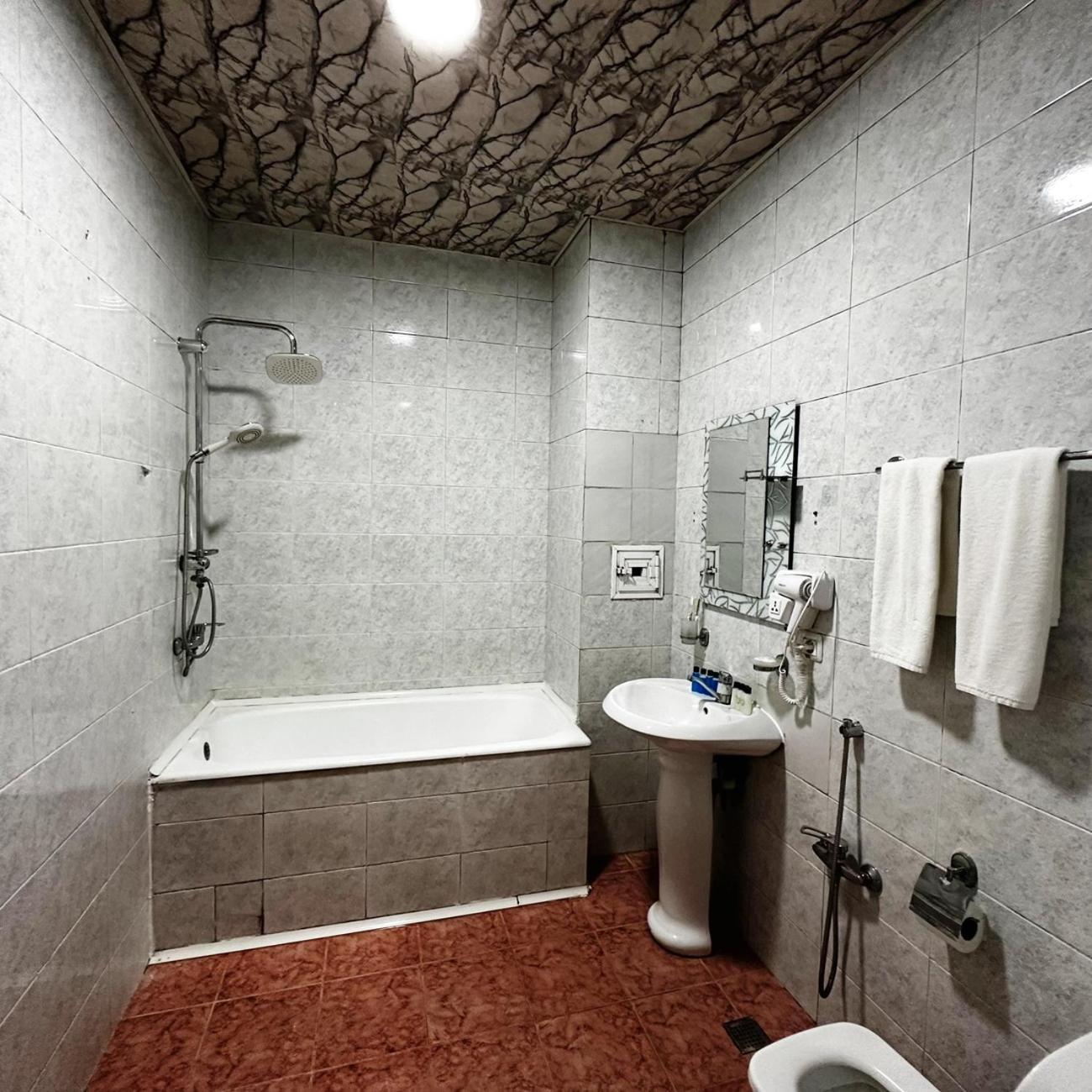 Avi Hotel Baku Eksteriør bilde