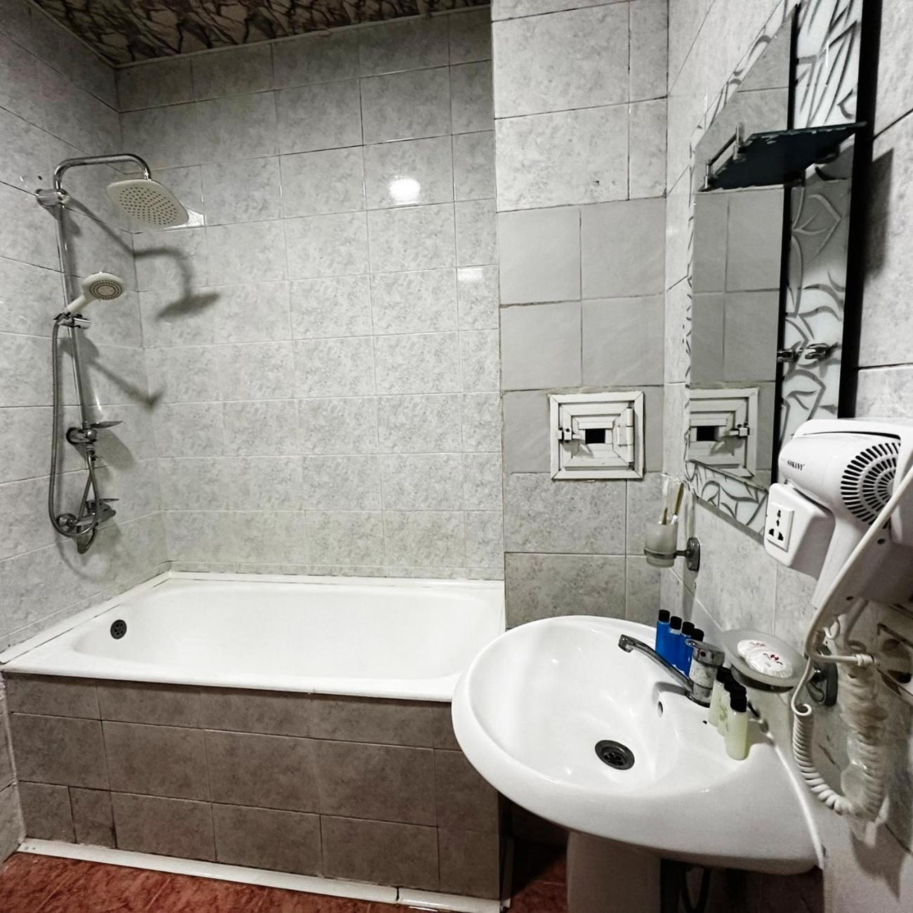 Avi Hotel Baku Eksteriør bilde