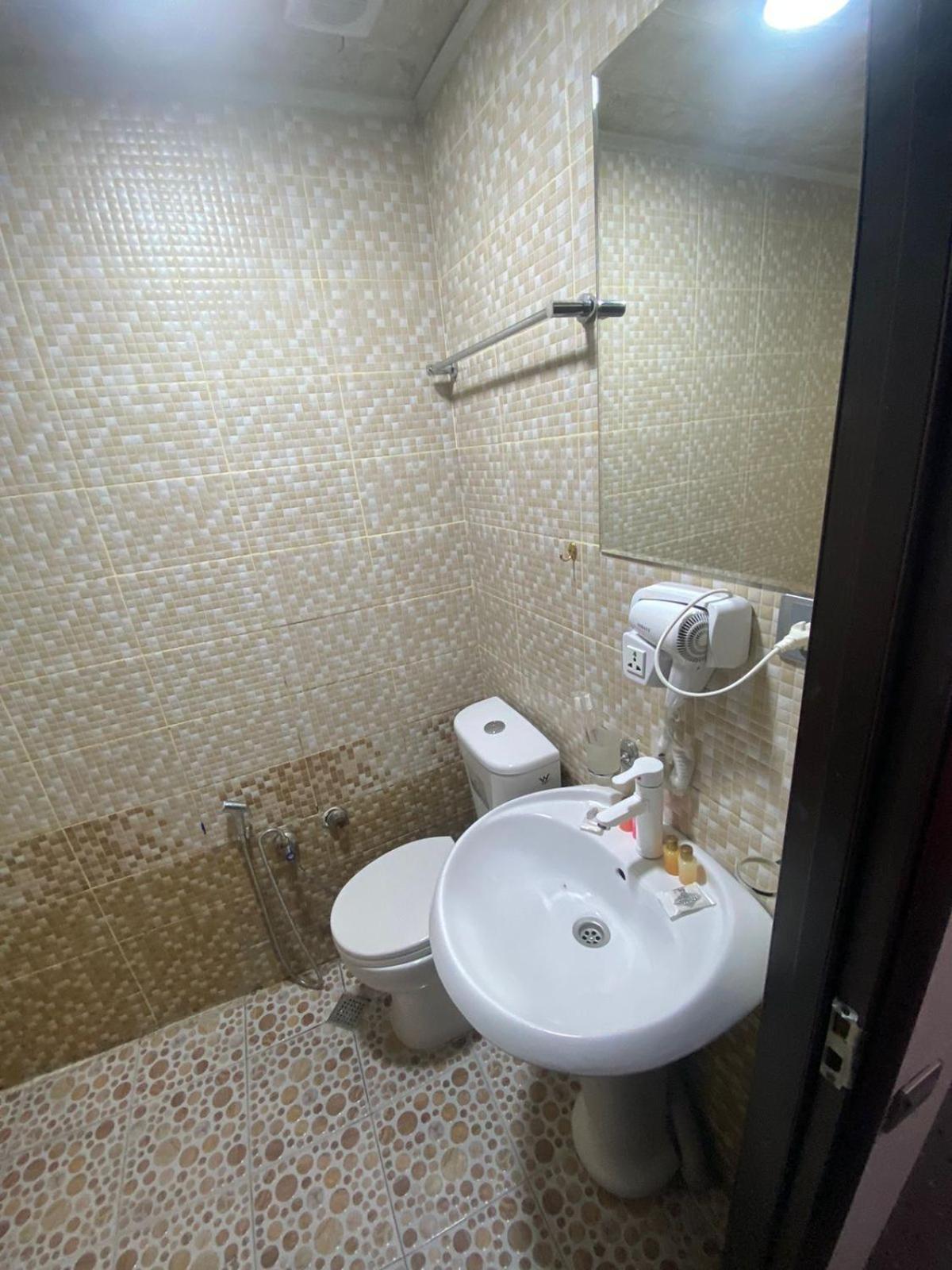 Avi Hotel Baku Eksteriør bilde